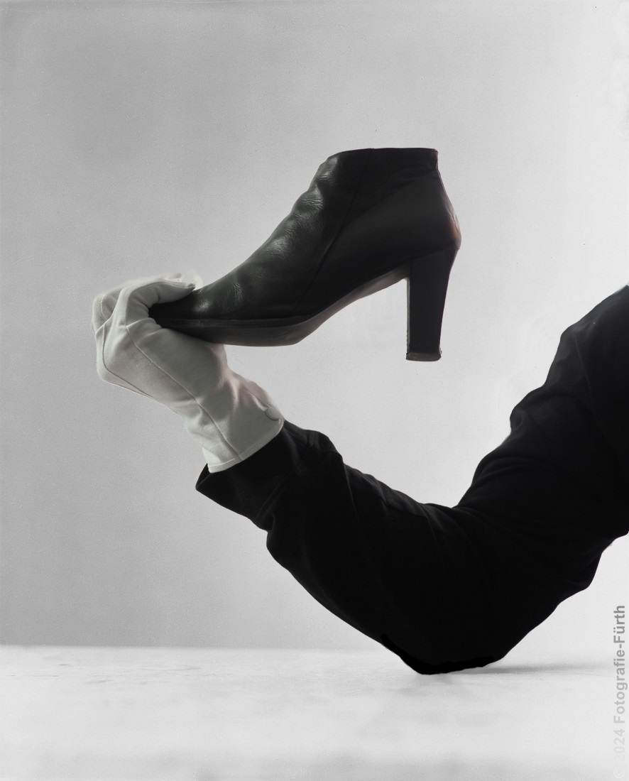 Titel des Originals: Glove and Shoe, von Irving Penn, New York, 1947